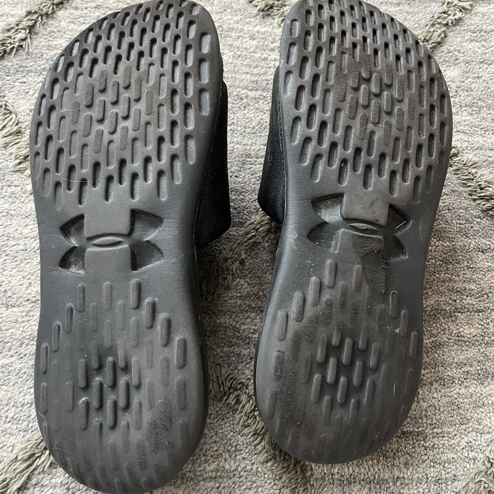 Men’s UA slides